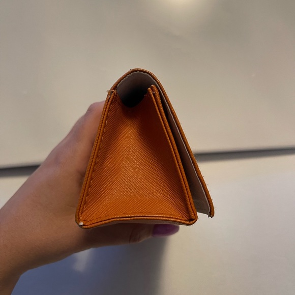 Tory Burch Glasses Case
Pre-owned good condition - Picture 4 of 6